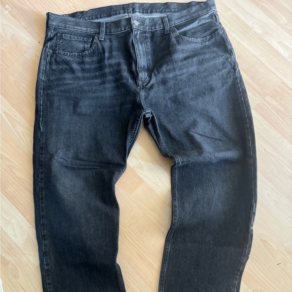 Like new men’s Levi’s 502 denim jeans